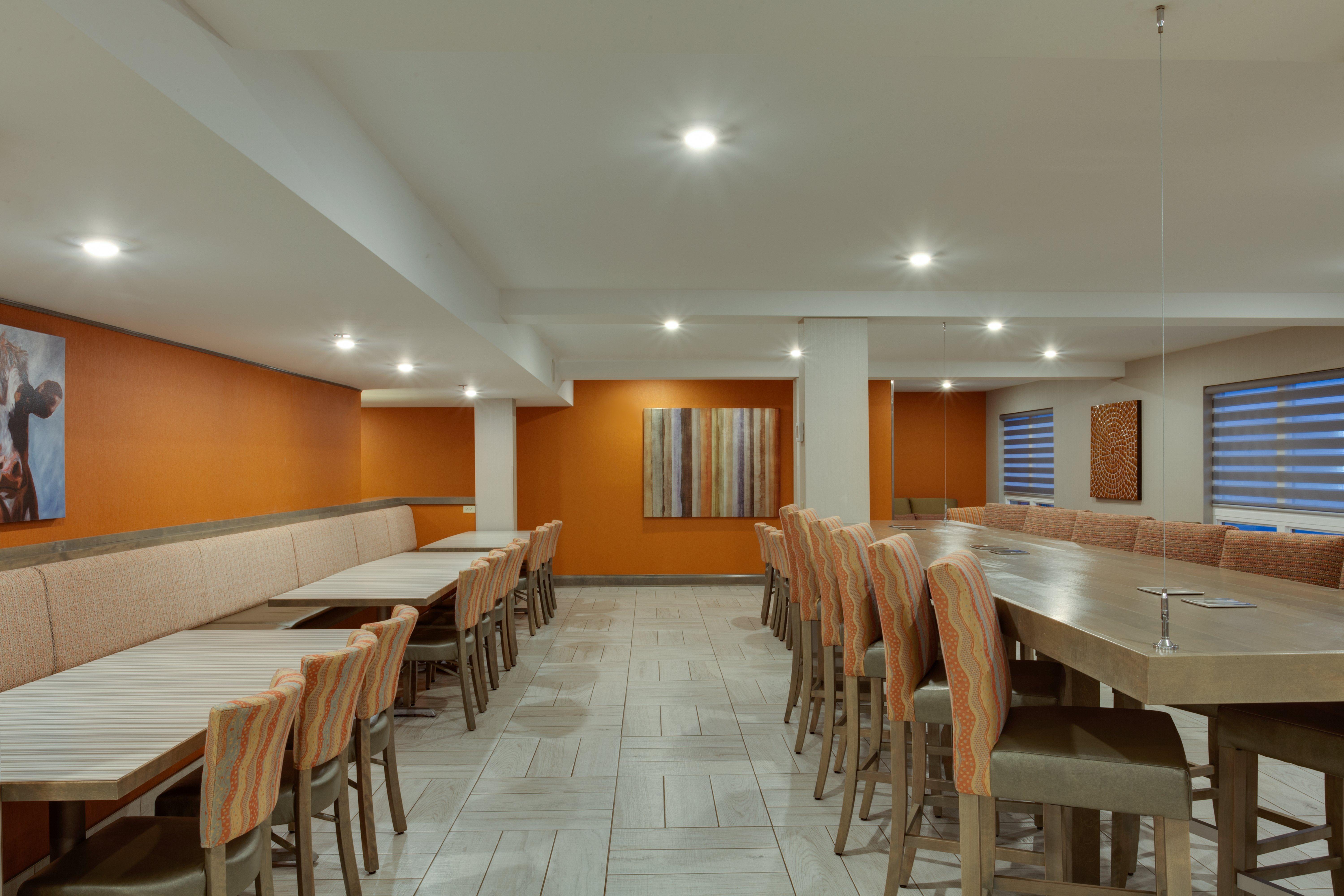 Holiday Inn Express Hotel & Suites Uptown Fredericton By Ihg Exterior foto