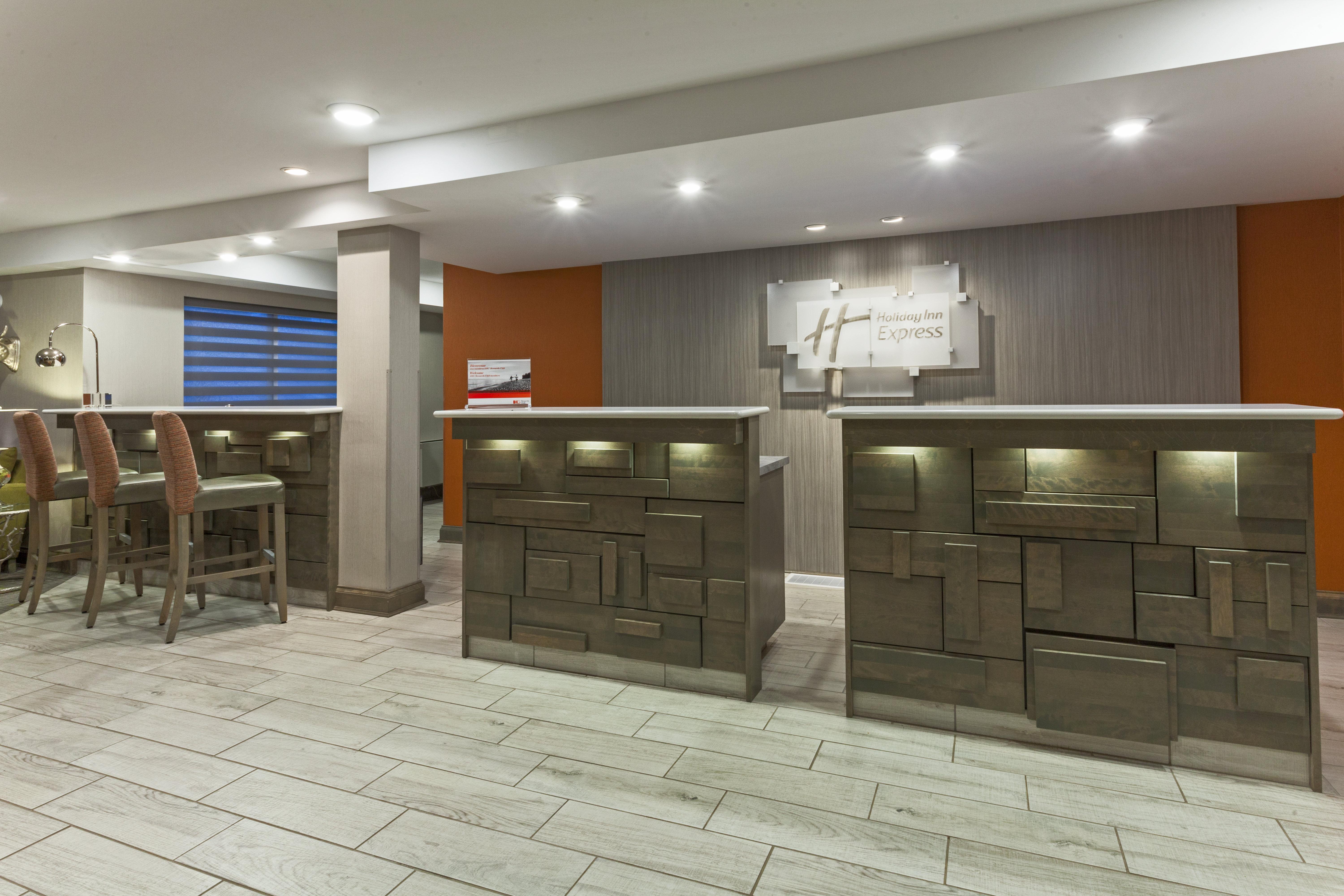 Holiday Inn Express Hotel & Suites Uptown Fredericton By Ihg Exterior foto