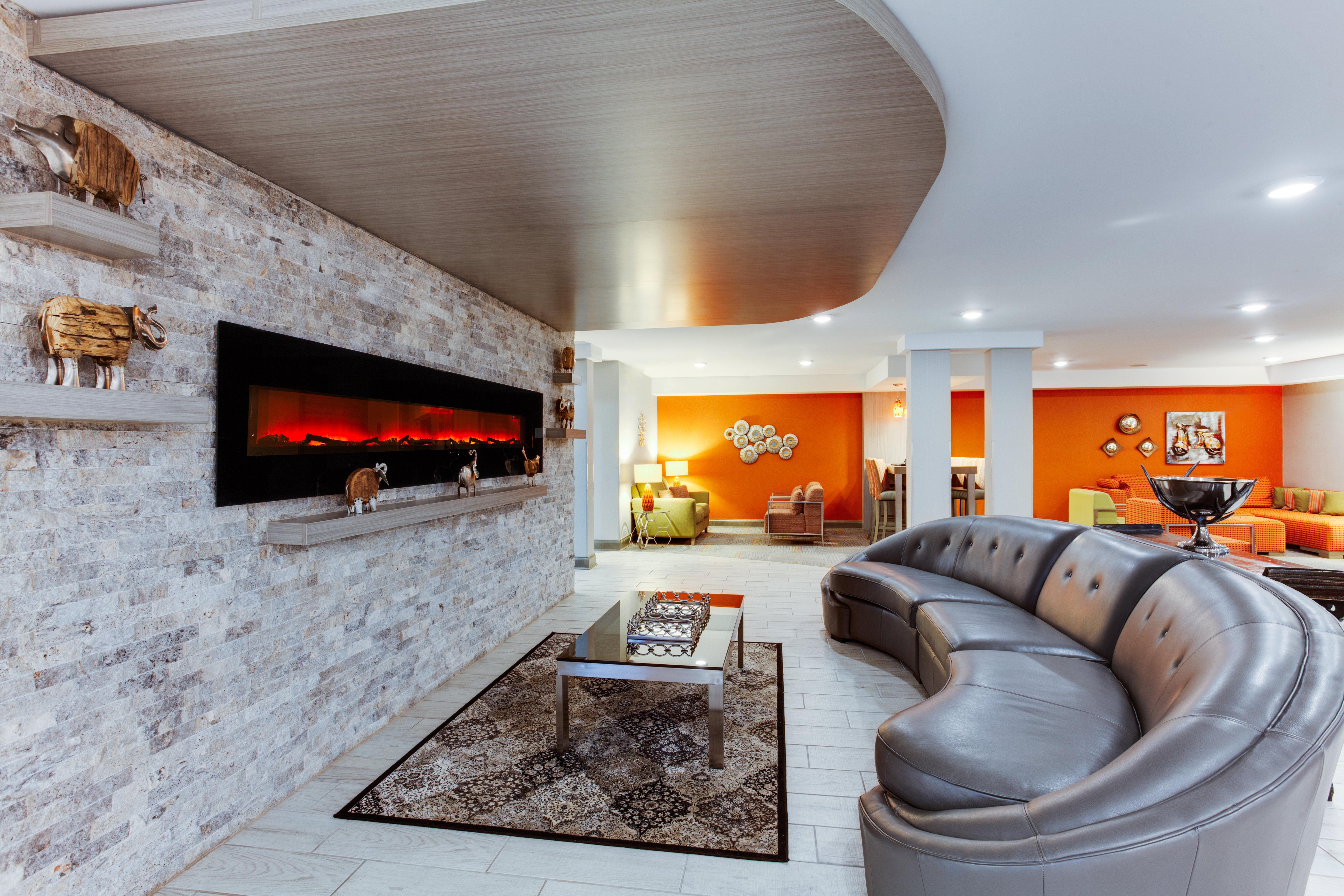 Holiday Inn Express Hotel & Suites Uptown Fredericton By Ihg Exterior foto