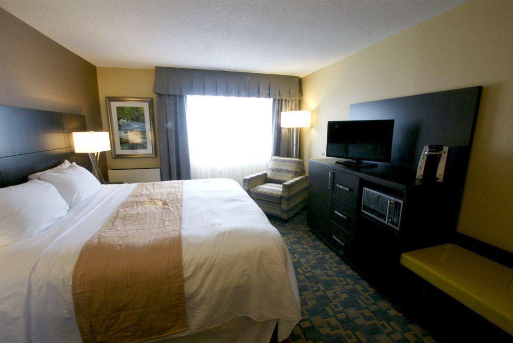 Holiday Inn Express Hotel & Suites Uptown Fredericton By Ihg Exterior foto